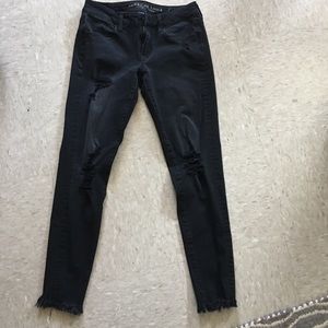 American eagle ripped jeans !!